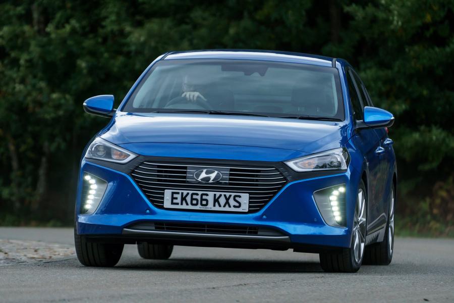  Hyundai IONIQ hybrid 2016 года  (UK) (фото 4 из 32)